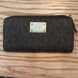 MICHAEL KORS JET SET WALLET